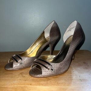 Anne Klein 2 D’orsey Snakeskin Embossed Textured Peep-Toe Heels 8M